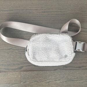 Lululemon White Sherpa Everywhere Belt Bag